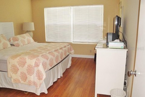 Condo in Saint Petersburg, Florida, 2 bedrooms  № 995244 - photo 16