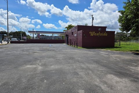 Propiedad comercial en venta en Miami, Florida № 1376046 - foto 3