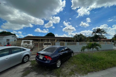 Casa en venta en Miami Gardens, Florida, 4 dormitorios, 232.53 m2 № 1376041 - foto 1