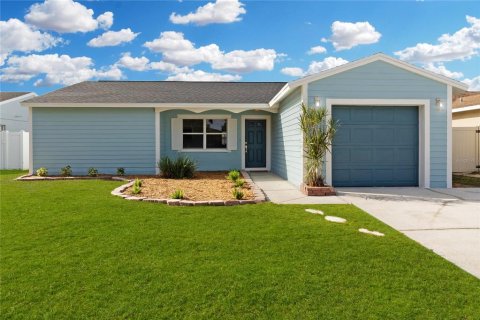 House in Tampa, Florida 3 bedrooms, 108.42 sq.m. № 1440527 - photo 1