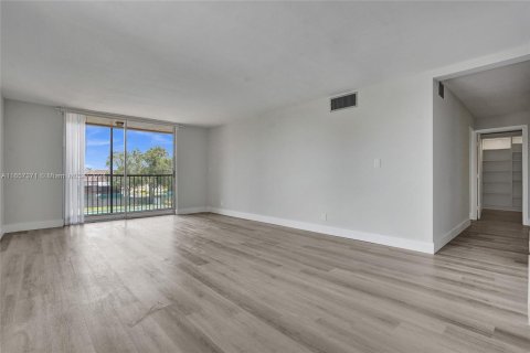 Copropriété à vendre à Davie, Floride: 3 chambres, 111.48 m2 № 1358662 - photo 6