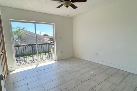 Touwnhouse à louer à Miami, Floride: 2 chambres, 102.19 m2 № 1358569 - photo 15