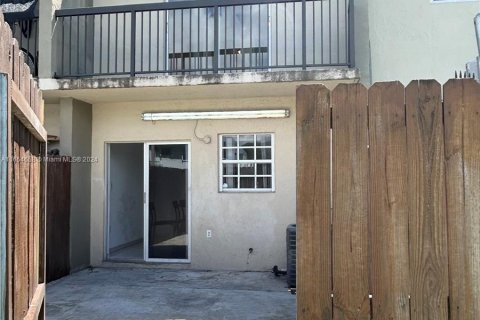 Townhouse in Miami, Florida 2 bedrooms, 102.19 sq.m. № 1358569 - photo 25