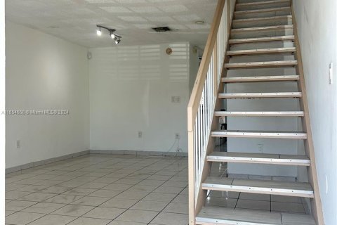 Touwnhouse à louer à Miami, Floride: 2 chambres, 102.19 m2 № 1358569 - photo 4