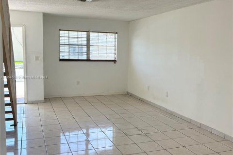 Touwnhouse à louer à Miami, Floride: 2 chambres, 102.19 m2 № 1358569 - photo 6