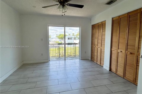 Townhouse in Miami, Florida 2 bedrooms, 102.19 sq.m. № 1358569 - photo 11