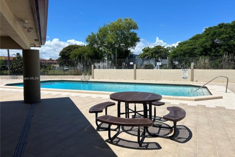 Townhouse in Miami, Florida 2 bedrooms, 102.19 sq.m. № 1358569 - photo 29