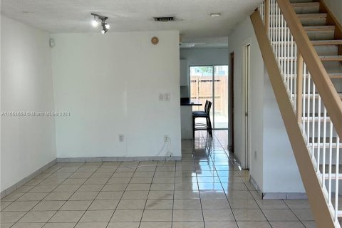 Touwnhouse à louer à Miami, Floride: 2 chambres, 102.19 m2 № 1358569 - photo 7