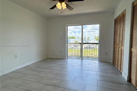 Touwnhouse à louer à Miami, Floride: 2 chambres, 102.19 m2 № 1358569 - photo 13