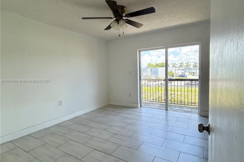 Touwnhouse à louer à Miami, Floride: 2 chambres, 102.19 m2 № 1358569 - photo 12