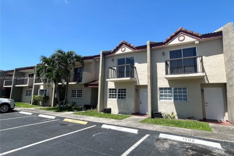 Townhouse in Miami, Florida 2 bedrooms, 102.19 sq.m. № 1358569 - photo 28