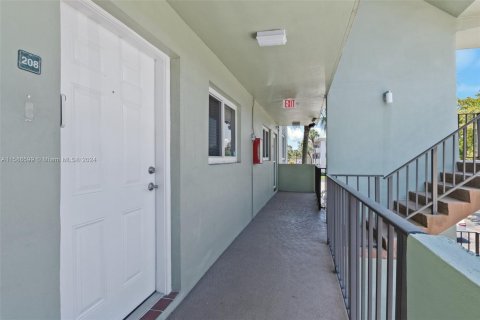 Condo in Sunrise, Florida, 2 bedrooms  № 1173338 - photo 3