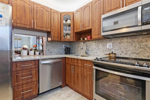 Condo in Sunrise, Florida, 2 bedrooms  № 1173338 - photo 11