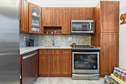 Condo in Sunrise, Florida, 2 bedrooms  № 1173338 - photo 10