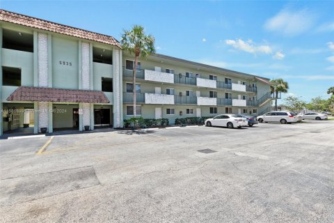 Condo in Sunrise, Florida, 2 bedrooms  № 1173338 - photo 2