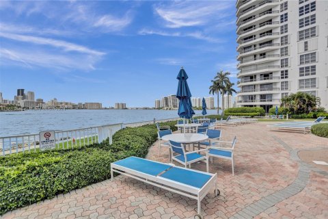 Condominio en venta en Aventura, Florida, 2 dormitorios, 109.72 m2 № 1360810 - foto 5