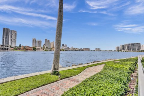 Condominio en venta en Aventura, Florida, 2 dormitorios, 109.72 m2 № 1360810 - foto 7