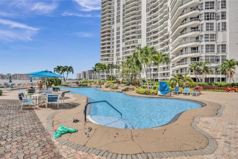 Condominio en venta en Aventura, Florida, 2 dormitorios, 109.72 m2 № 1360810 - foto 8