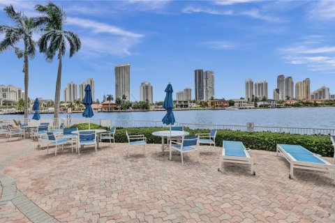 Condominio en venta en Aventura, Florida, 2 dormitorios, 109.72 m2 № 1360810 - foto 3