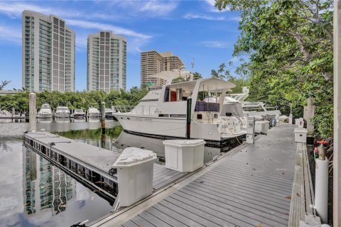 Condominio en venta en Aventura, Florida, 2 dormitorios, 109.72 m2 № 1360810 - foto 14