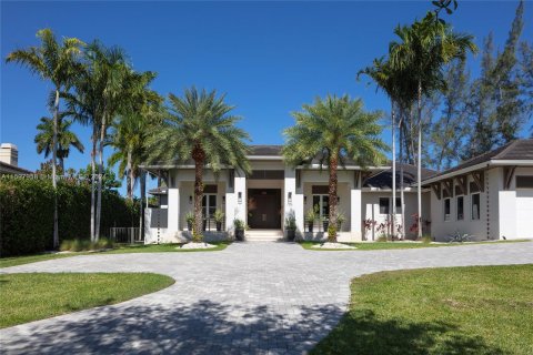 House in Coral Gables, Florida 5 bedrooms, 423.36 sq.m. № 1209766 - photo 29