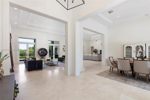 House in Coral Gables, Florida 5 bedrooms, 423.36 sq.m. № 1209766 - photo 2