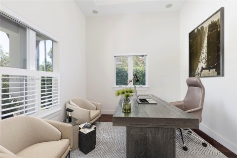 House in Coral Gables, Florida 5 bedrooms, 423.36 sq.m. № 1209766 - photo 23