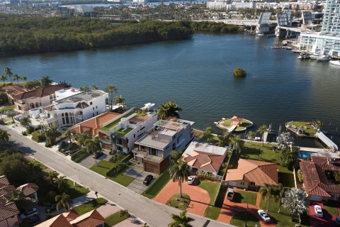 Casa en venta en Sunny Isles Beach, Florida, 7 dormitorios, 529.54 m2 № 858259 - foto 23