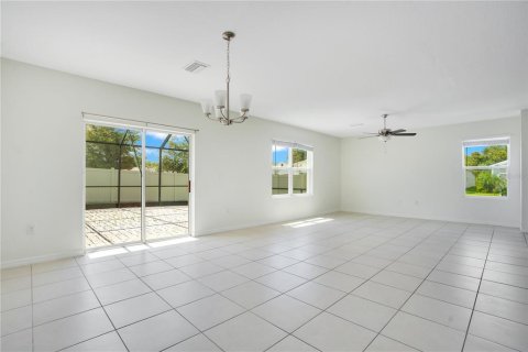 House in Wesley Chapel, Florida 4 bedrooms, 209.96 sq.m. № 1347566 - photo 6