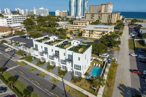 Immobilier commercial à vendre à Pompano Beach, Floride № 980773 - photo 1