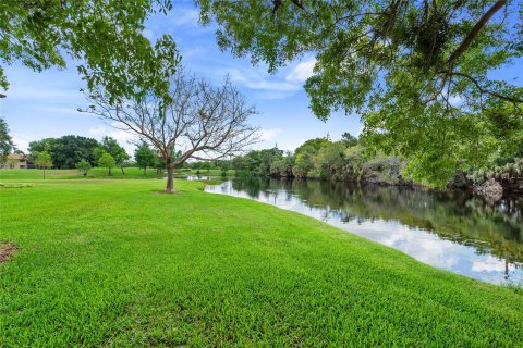 Condo in Davie, Florida, 2 bedrooms  № 1186660 - photo 12