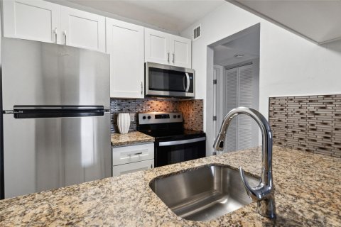 Condo in Fort Lauderdale, Florida, 1 bedroom  № 1175312 - photo 6