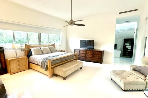 Купить виллу или дом в Майами, Флорида 5 спален, 433.85м2, № 863544 - фото 4