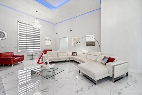 Casa en venta en Davie, Florida, 5 dormitorios, 636.38 m2 № 1116046 - foto 9