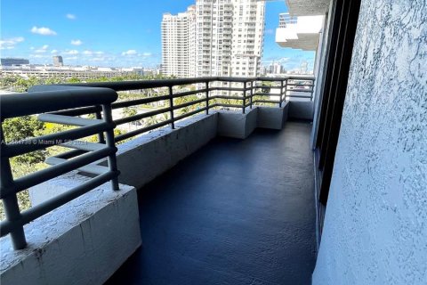 Condo in Aventura, Florida, 2 bedrooms  № 1376036 - photo 23