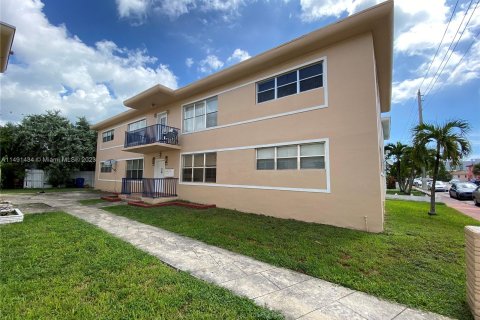 Купить коммерческую недвижимость в Майами-Бич, Флорида 435.34м2, № 858597 - фото 1