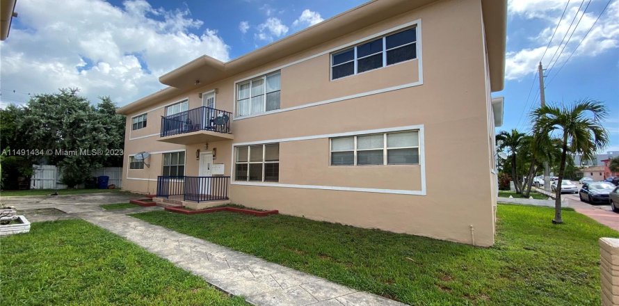 Коммерческая недвижимость в Майами-Бич, Флорида 435.34м2 № 858597