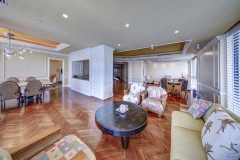 Copropriété à vendre à Bal Harbour, Floride: 3 chambres, 462.65 m2 № 1151335 - photo 5