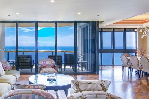 Copropriété à vendre à Bal Harbour, Floride: 3 chambres, 462.65 m2 № 1151335 - photo 4