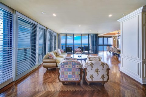Condominio en venta en Bal Harbour, Florida, 3 dormitorios, 462.65 m2 № 1151335 - foto 2