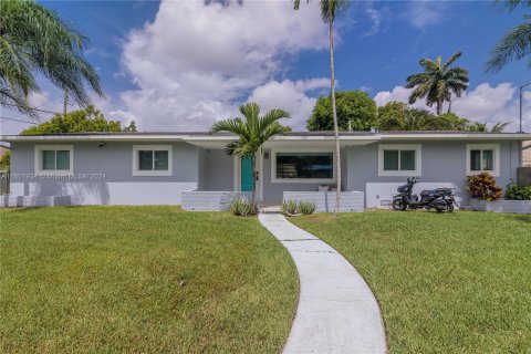 House in Miami, Florida 4 bedrooms, 182.09 sq.m. № 1233992 - photo 4