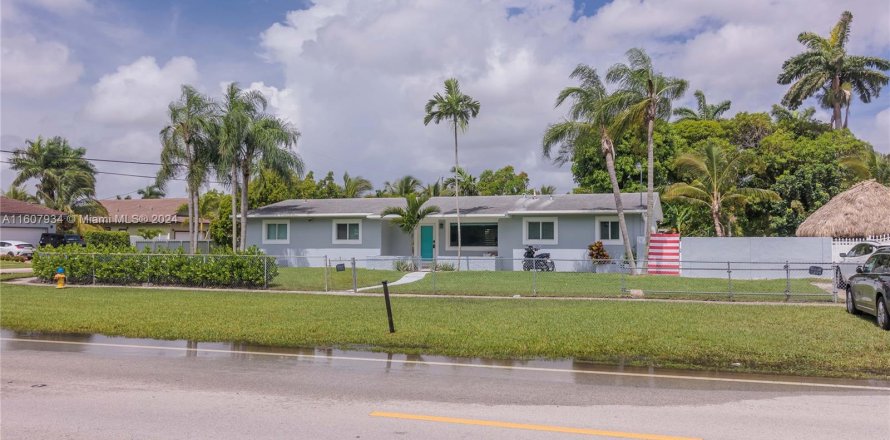 House in Miami, Florida 4 bedrooms, 182.09 sq.m. № 1233992