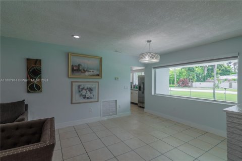 House in Miami, Florida 4 bedrooms, 182.09 sq.m. № 1233992 - photo 23