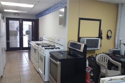 Propiedad comercial en venta en Miami, Florida № 1233973 - foto 6