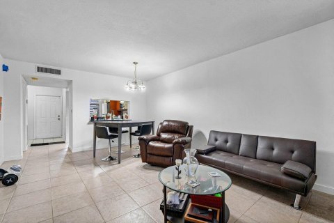 Condo in Deerfield Beach, Florida, 2 bedrooms  № 1217398 - photo 9