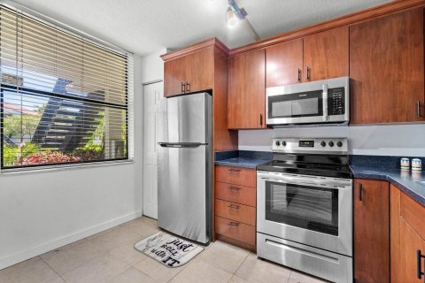 Condo in Deerfield Beach, Florida, 2 bedrooms  № 1217398 - photo 12