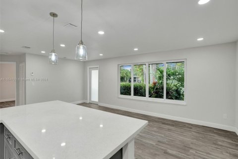 House in North Palm Beach, Florida 5 bedrooms, 200.02 sq.m. № 1351834 - photo 11