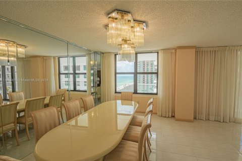 Condominio en venta en Bal Harbour, Florida, 2 dormitorios, 180.42 m2 № 1351919 - foto 7