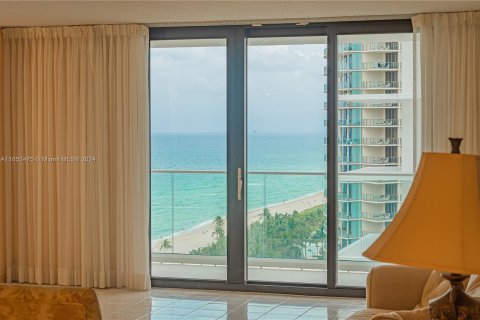 Condominio en venta en Bal Harbour, Florida, 2 dormitorios, 180.42 m2 № 1351919 - foto 5