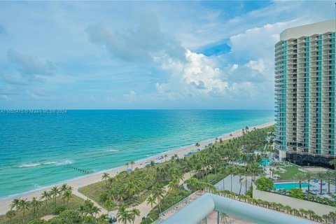 Condominio en venta en Bal Harbour, Florida, 2 dormitorios, 180.42 m2 № 1351919 - foto 1